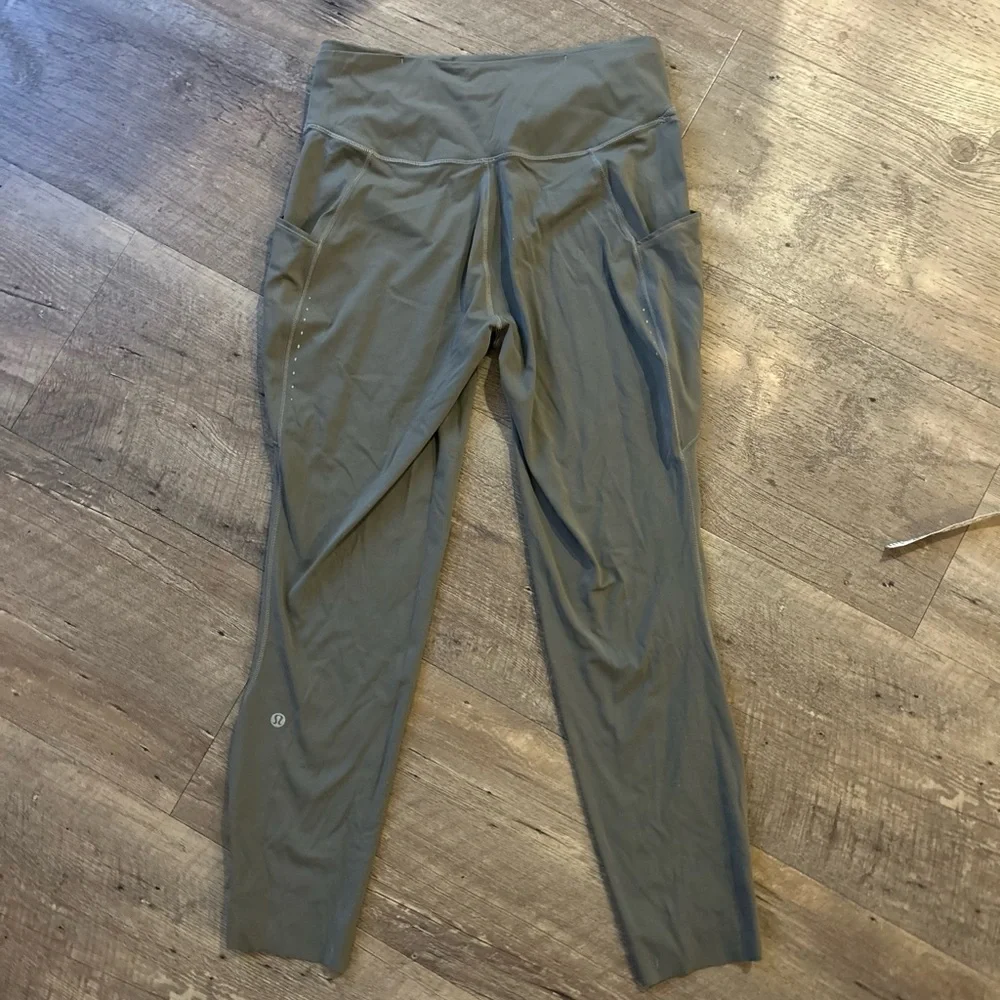 ✨ Lululemon Fast and Free 25” Pants | Size 10 | Reflective Dots | Grey-Beige - Picture 5 of 6